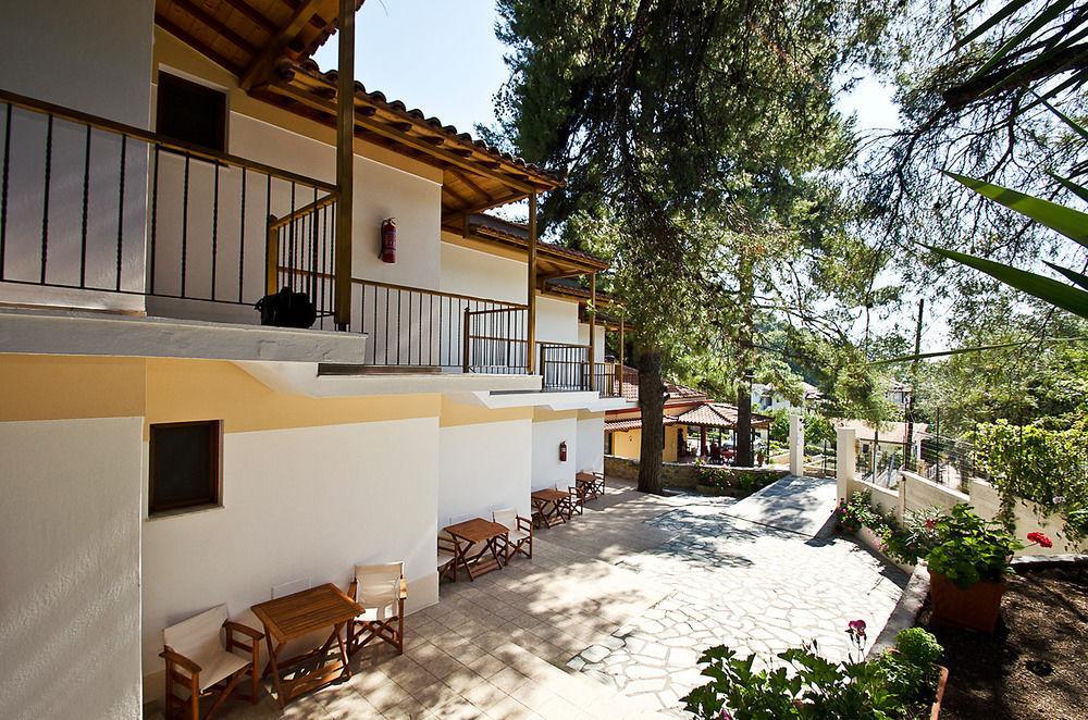 The Pine Trees Aparthotel Agnontas Exteriör bild